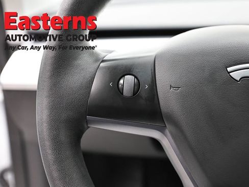 Used 2022 Tesla Model Y Long Range image 15