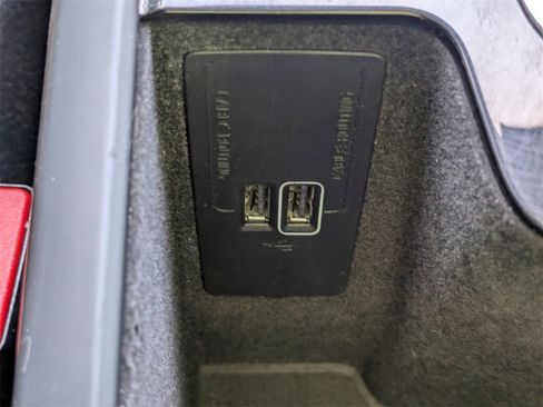 Used 2018 Volvo XC90 T6 Momentum image 33