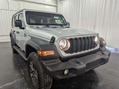 Used 2024 Jeep Wrangler Unlimited Sport image 5