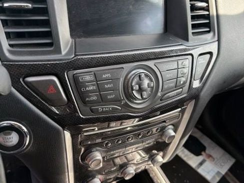 Used 2020 Nissan Pathfinder SL AWD/4WD image 24
