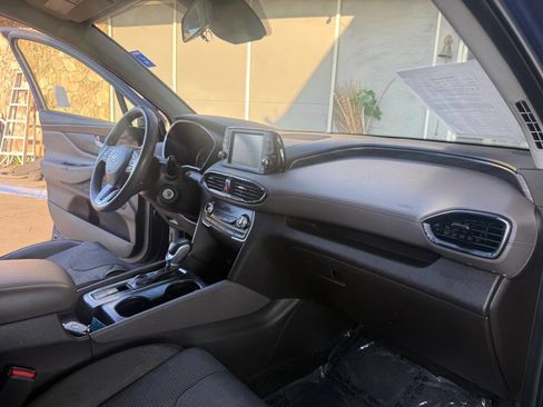 Used 2019 Hyundai Santa Fe SE image 16