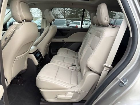 Used 2020 Lincoln Aviator Reserve w/ Equipment Group 201A image 13