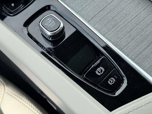 Certified 2025 Volvo XC60 B5 Plus w/ Protection Package Premier AWD/4WD image 29