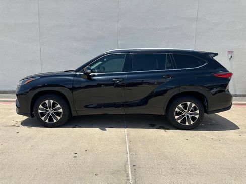 Used 2022 Toyota Highlander XLE FWD image 4