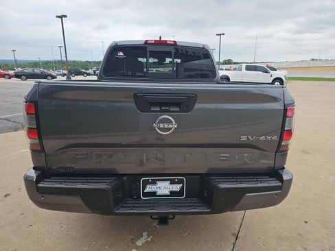 Used 2022 Nissan Frontier SV AWD/4WD image 5