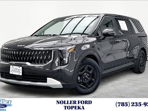 Used 2025 Kia Carnival image 1