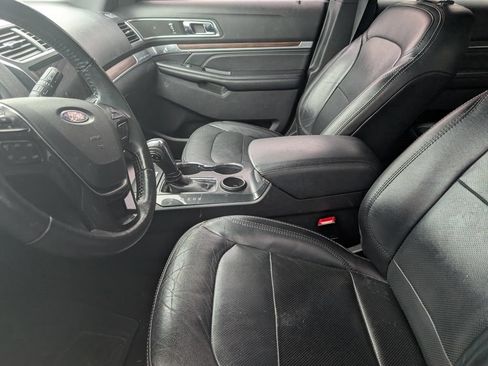 Used 2019 Ford Explorer Limited w/ Class III Trailer Tow Package FWD image 8