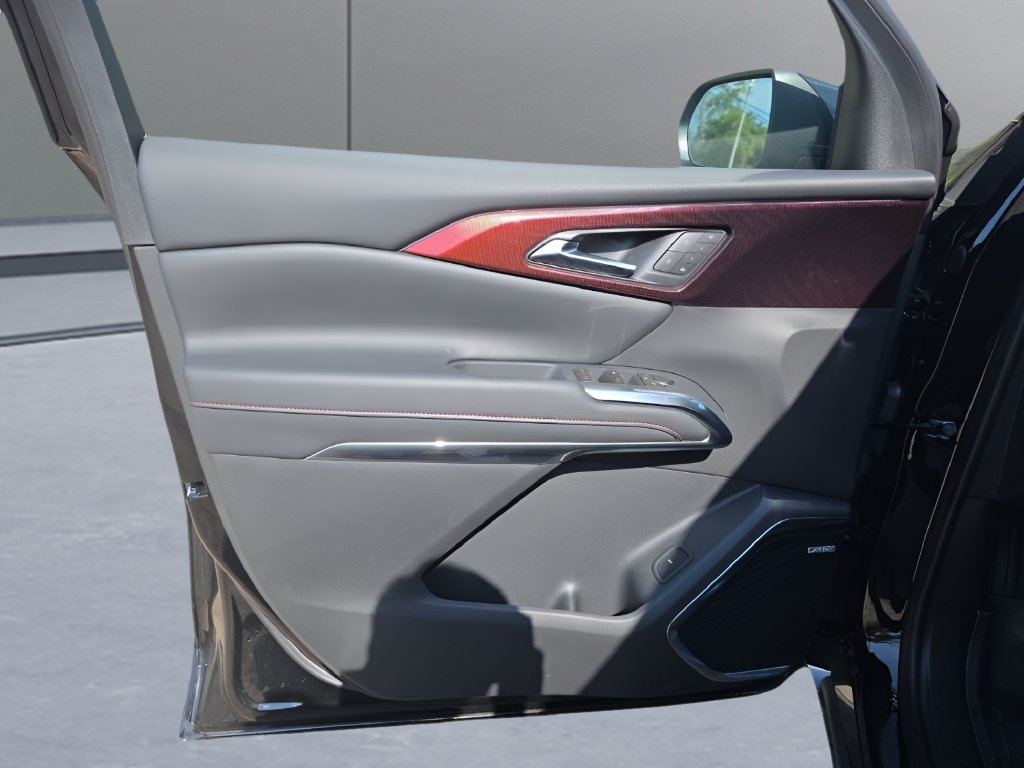 New 2026 Chevrolet Traverse RS w/ LPO, Floor Liner Package AWD/4WD image 19