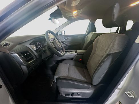 Used 2023 Nissan Rogue SV FWD image 13