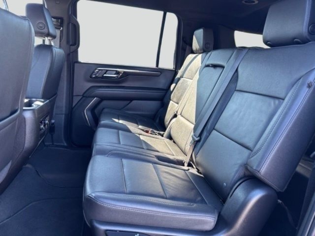 Used 2025 Chevrolet Suburban Z71 AWD/4WD image 37