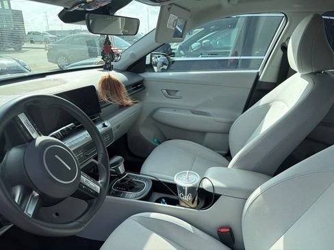 Used 2024 Hyundai Kona SEL FWD image 4