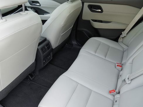 Used 2024 Nissan Rogue SL w/ SL Premium Package FWD image 33