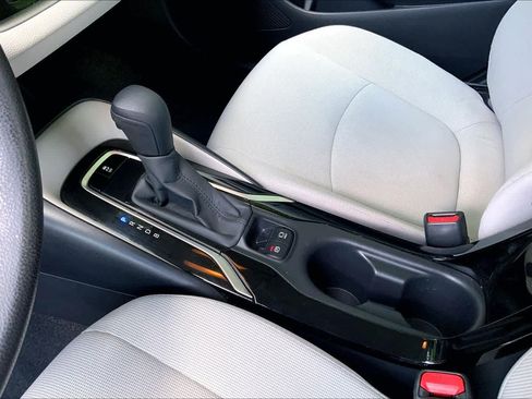 Used 2021 Toyota Corolla LE FWD image 17
