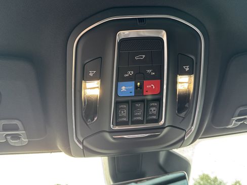 New 2025 Jeep Grand Cherokee L Limited w/ Luxury Tech Group II image 28