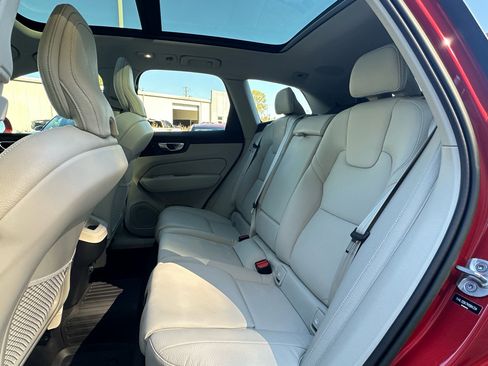 Used 2022 Volvo XC60 B5 Momentum w/ Advanced Package image 20