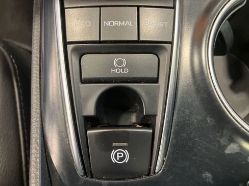 Used 2018 Toyota Camry FWD image 18