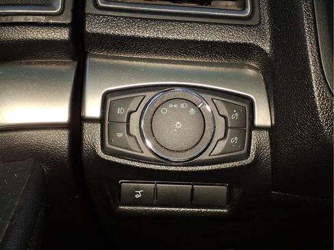 Used 2018 Ford Explorer XLT image 19