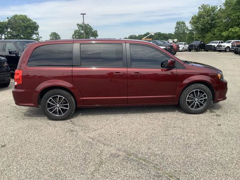 Used 2018 Dodge Grand Caravan SXT w/ Blacktop Package FWD image 9