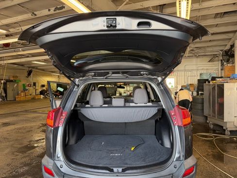 Used 2015 Toyota RAV4 LE AWD/4WD image 19