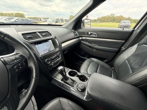 Used 2018 Ford Explorer XLT w/ Equipment Group 202A AWD/4WD image 20