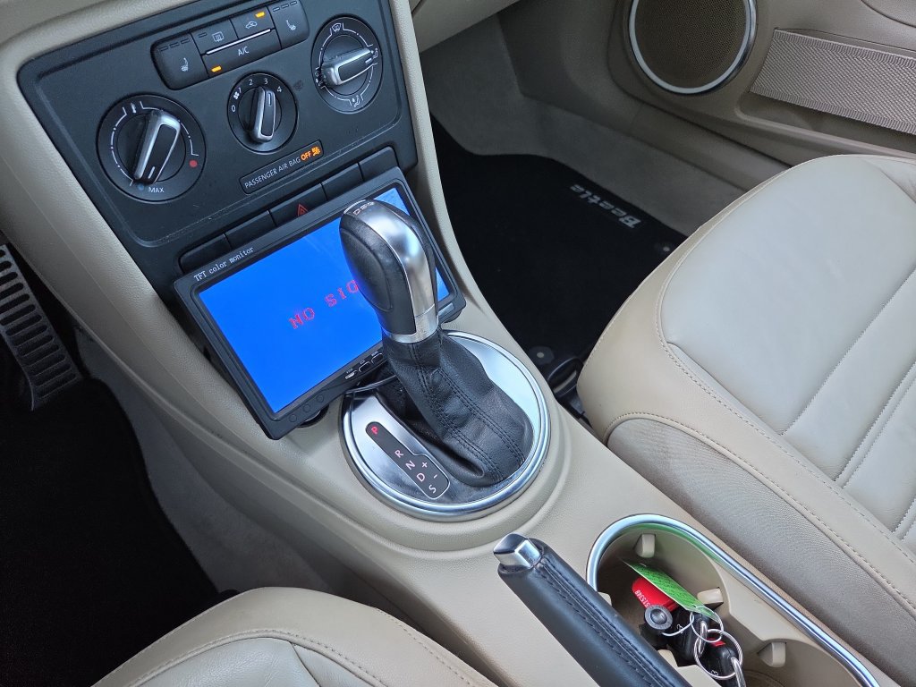Used 2013 Volkswagen Beetle Turbo FWD image 26