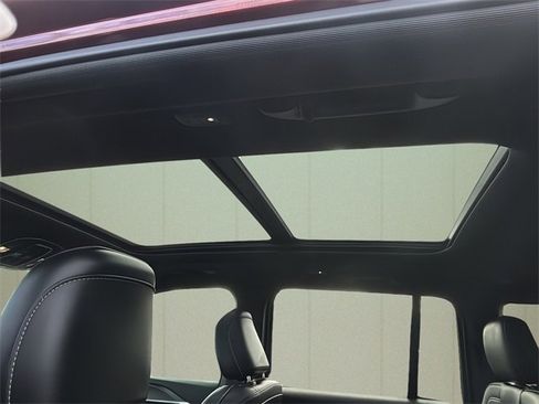 Certified 2024 Jeep Grand Cherokee Limited w/ Black Appearance Package image 36