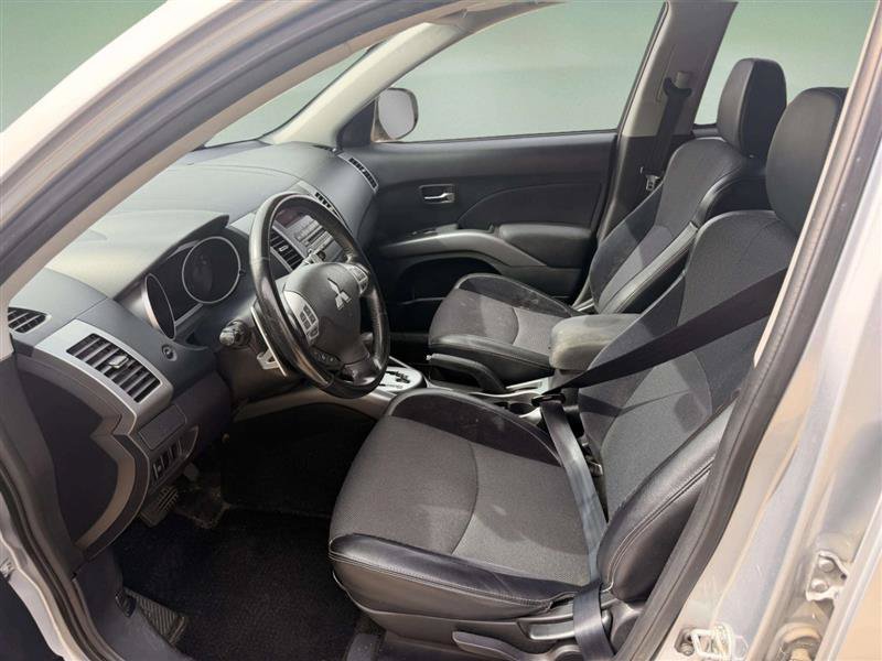 Used 2010 Mitsubishi Outlander SE FWD image 15