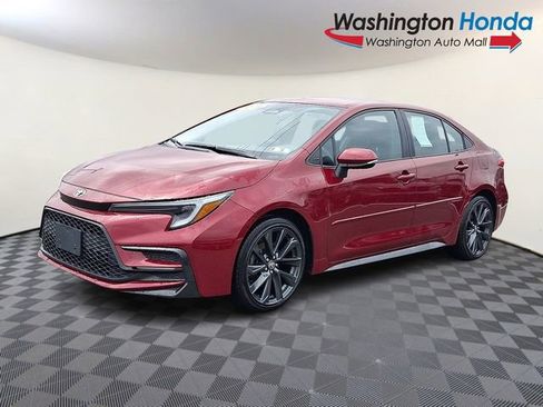 Used 2024 Toyota Corolla SE FWD image 3