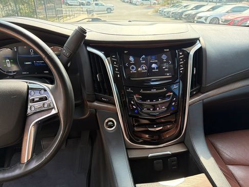 Used 2020 Cadillac Escalade Premium Luxury RWD image 27