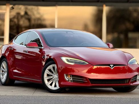 Used 2017 Tesla Model S 90D image 2