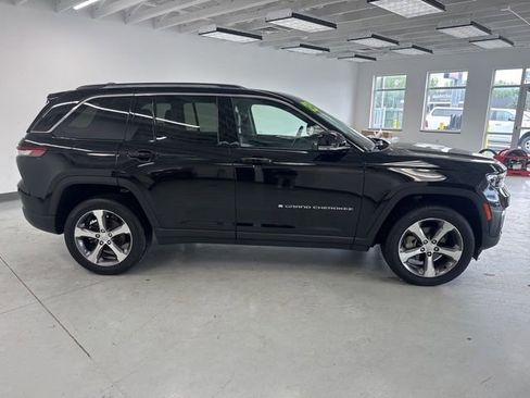 Used 2023 Jeep Grand Cherokee Limited AWD/4WD image 16
