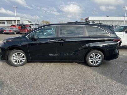 Used 2023 Toyota Sienna XLE Woodland Edition
