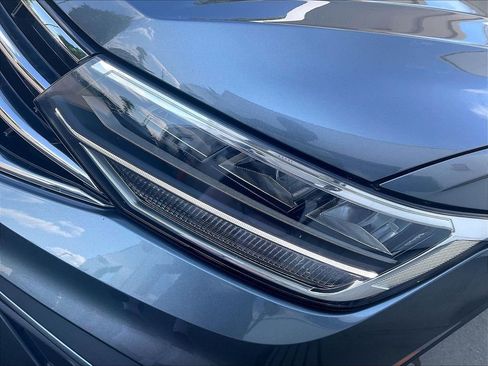 Used 2024 Volkswagen Tiguan SE AWD/4WD image 31