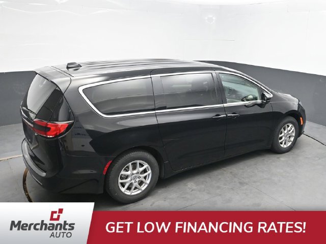 Used 2024 Chrysler Pacifica Touring-L FWD image 27
