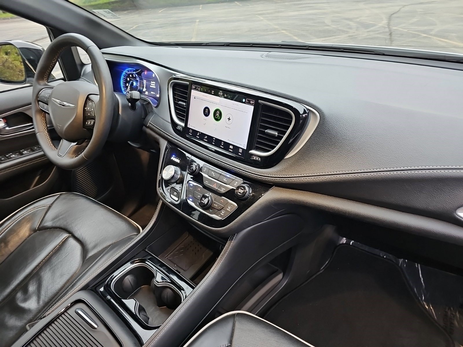 Used 2025 Chrysler Pacifica Limited FWD image 11