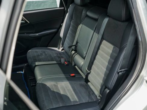 Used 2023 Mitsubishi Outlander LE AWD/4WD image 23