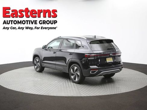 Used 2025 Volkswagen Taos SE AWD/4WD image 64