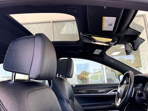 Used 2017 BMW 740e xDrive AWD/4WD image 27
