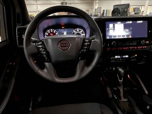 Used 2025 Nissan Frontier PRO-4X w/ Pro Convenience Package AWD/4WD image 5