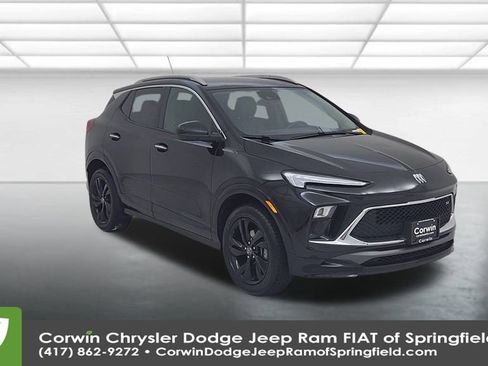 Used 2024 Buick Encore GX Sport Touring image 3