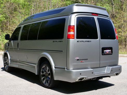 Used 2025 Chevrolet Express 2500 w/ Driver Convenience Package image 28