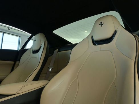 Used 2020 Ferrari Portofino RWD image 25