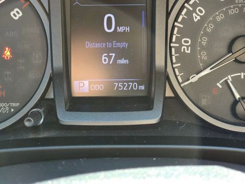 Used 2017 Toyota Tacoma TRD Sport w/ Tow Package (A/T) image 25