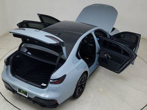 Used 2024 BMW 740i xDrive w/ Premium Package image 92