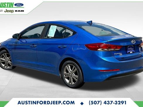 Used 2017 Hyundai Elantra SE image 4