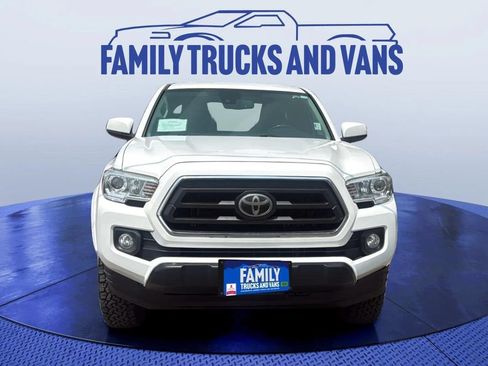 Used 2020 Toyota Tacoma SR5 AWD/4WD image 8
