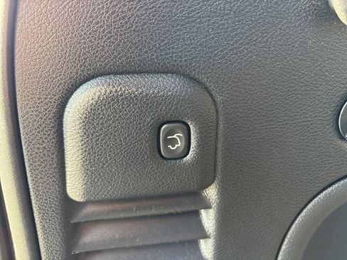 Used 2022 Jeep Grand Cherokee Limited image 31