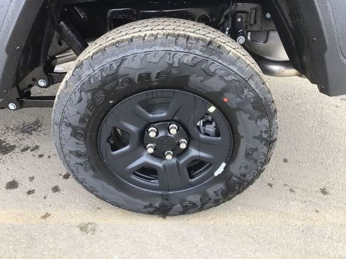 New 2025 Jeep Gladiator Sport image 10