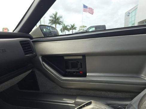 Used 1987 Chevrolet Corvette Coupe RWD image 13