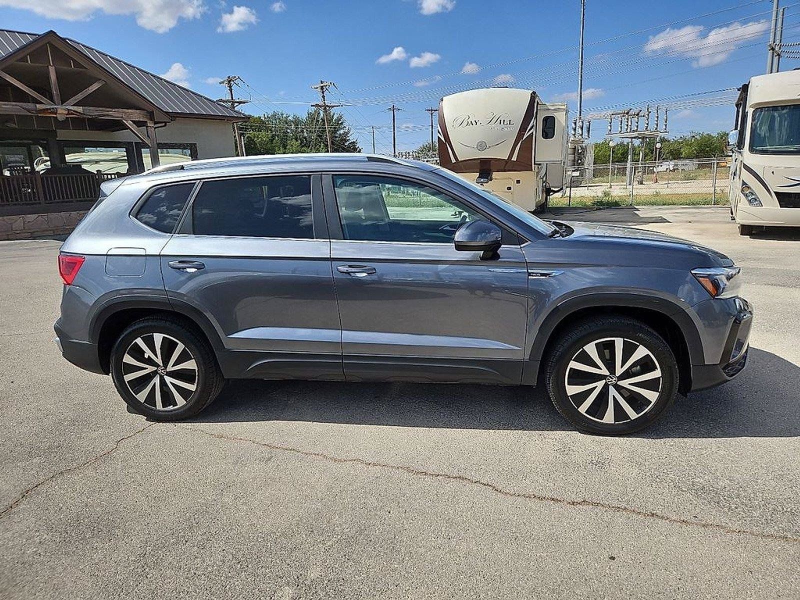 Used 2022 Volkswagen Taos SE AWD/4WD image 9